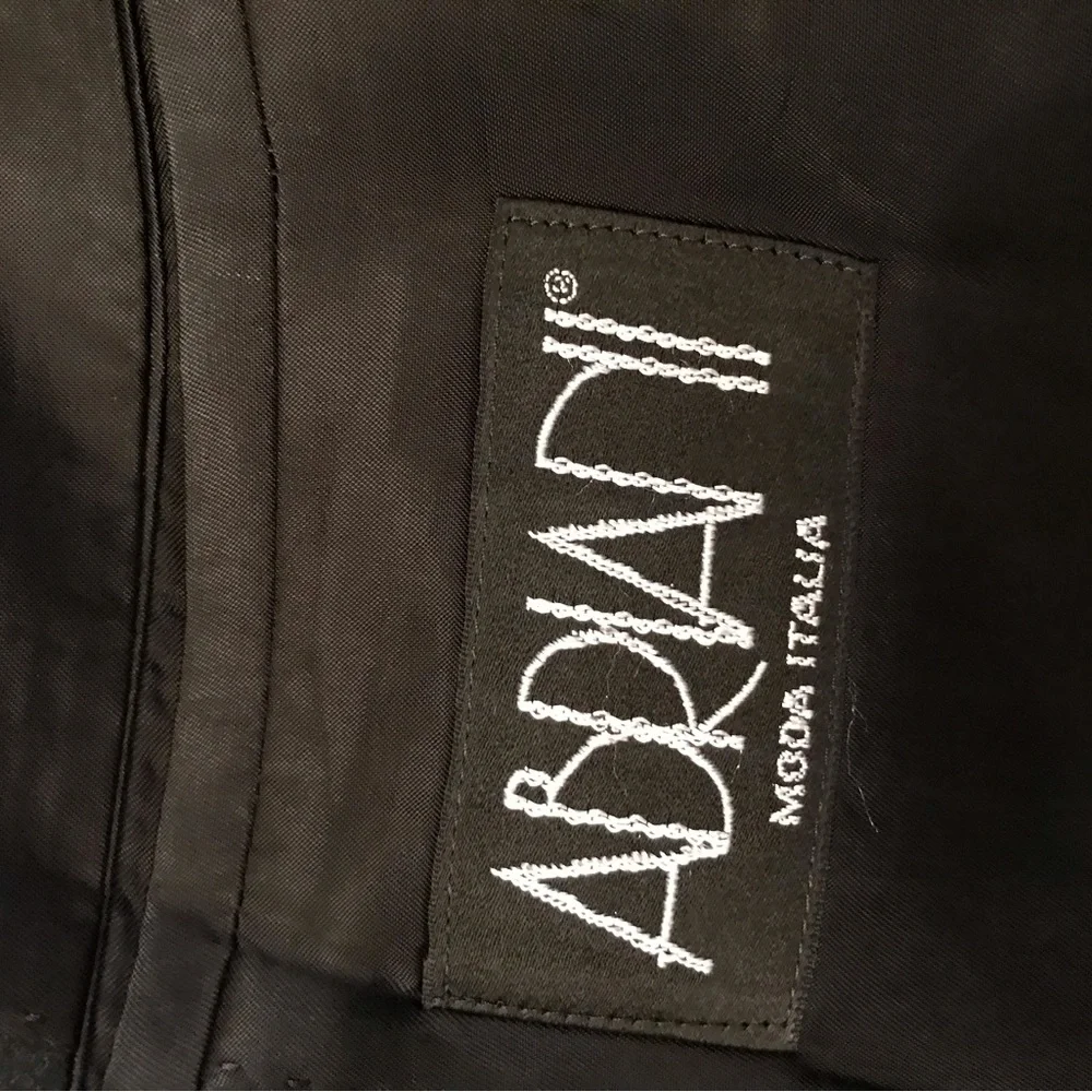 Abriani Italian Tuxedo Coat - Picture 11 of 17